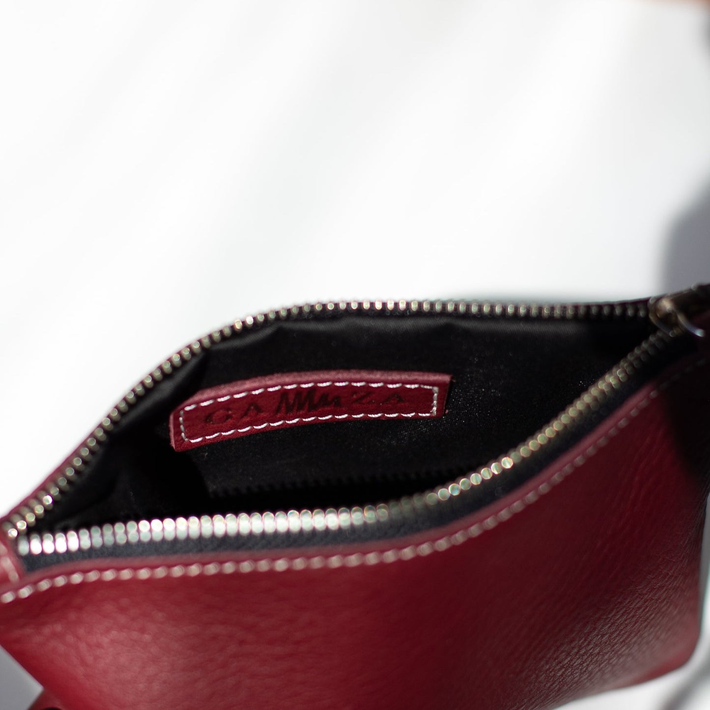 Cartera de cuero granate