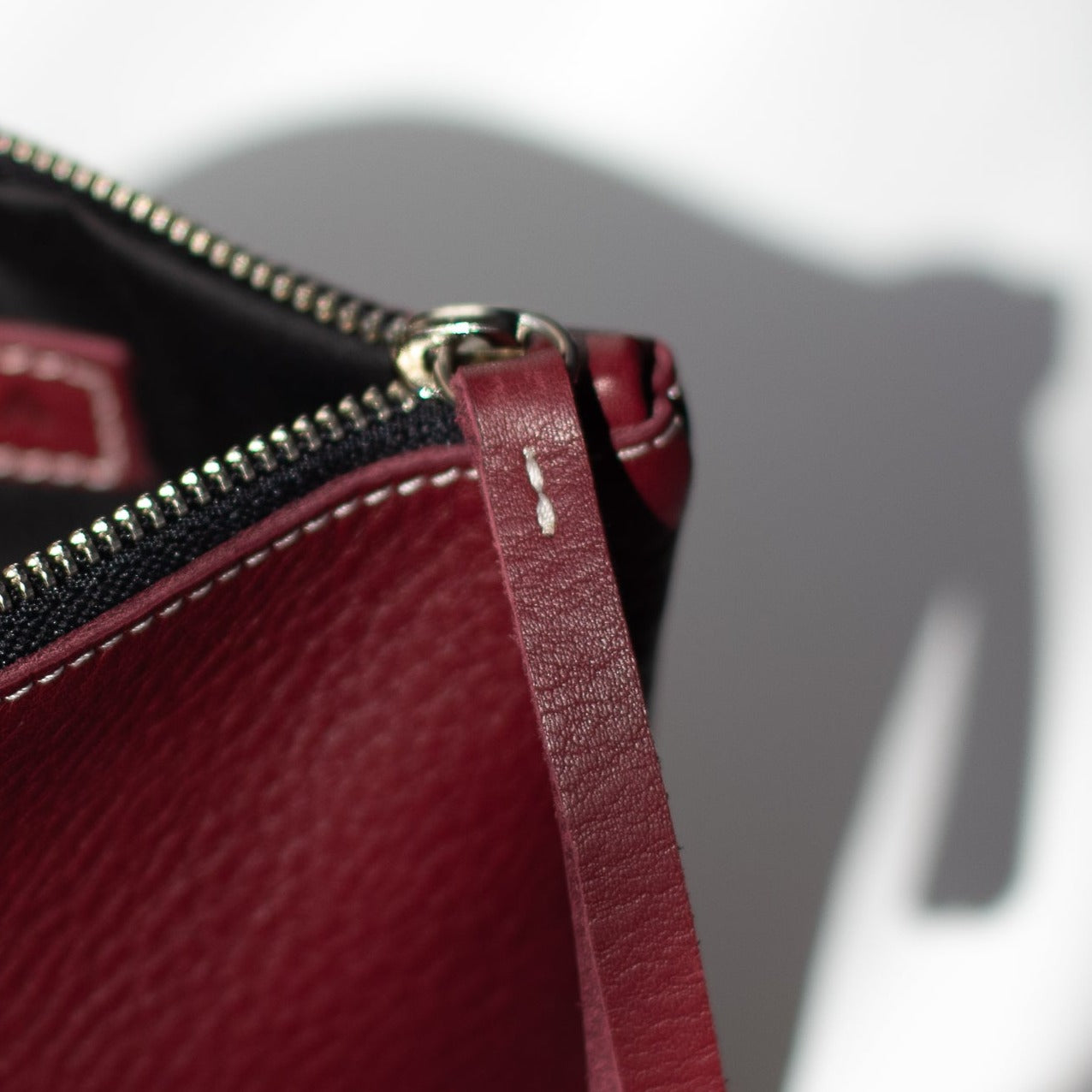 Cartera de cuero granate