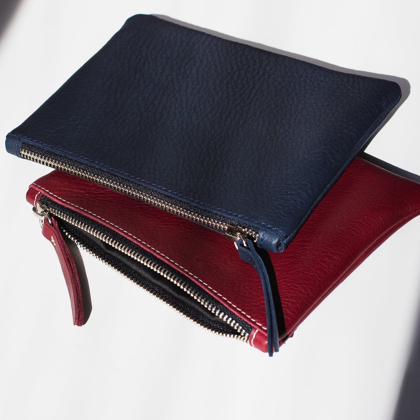Cartera de cuero granate