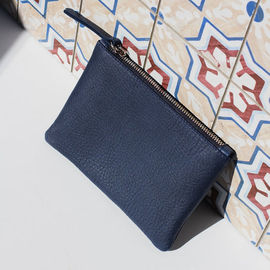 Cartera de cuero azul marino