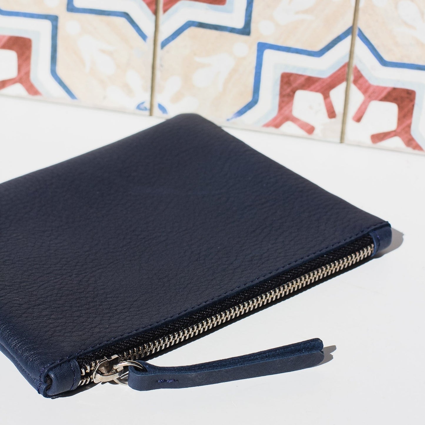 Cartera de cuero azul marino