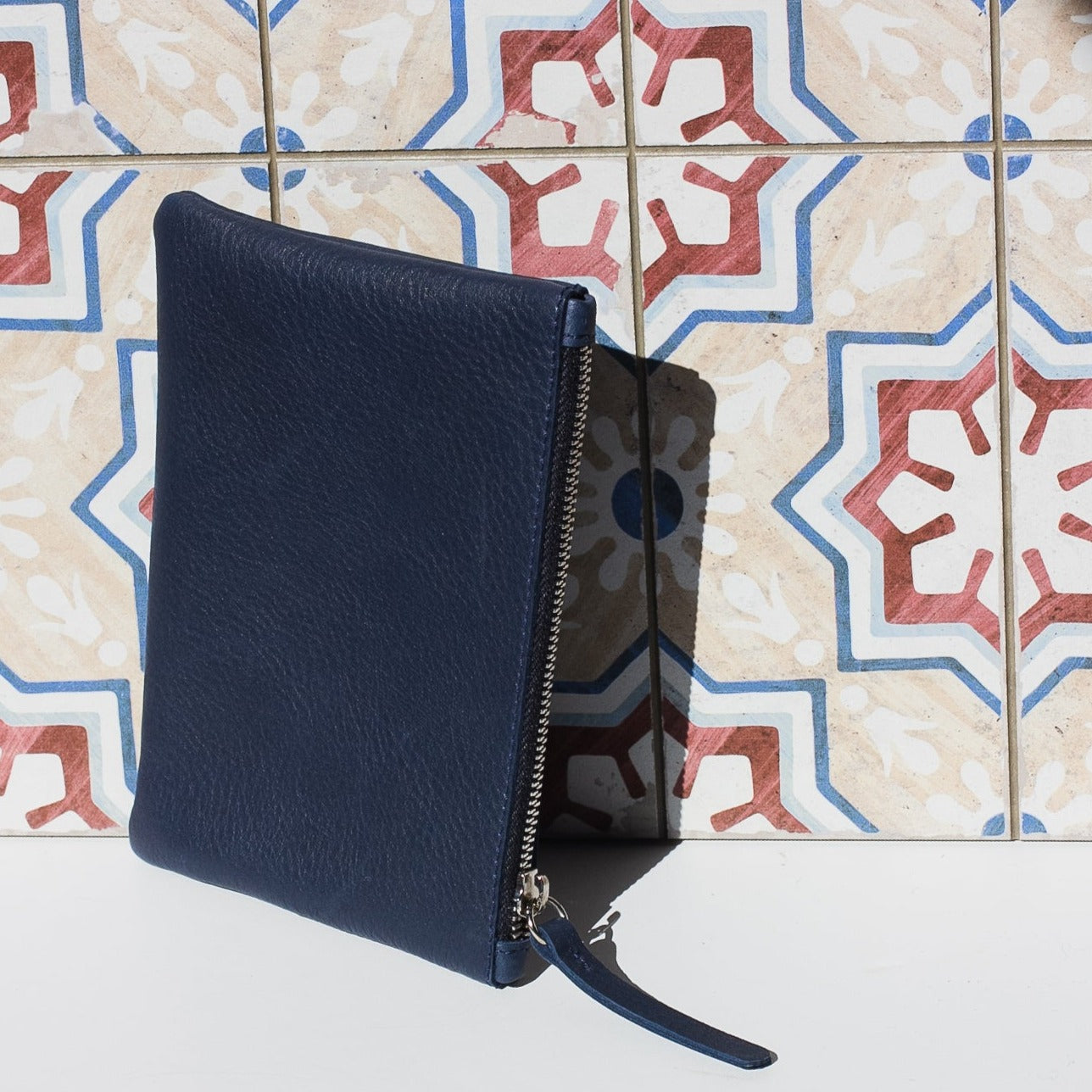 Cartera de cuero azul marino