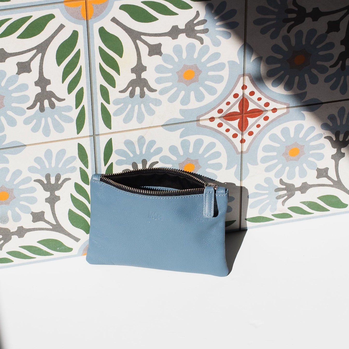 Cartera de cuero azul empolvado