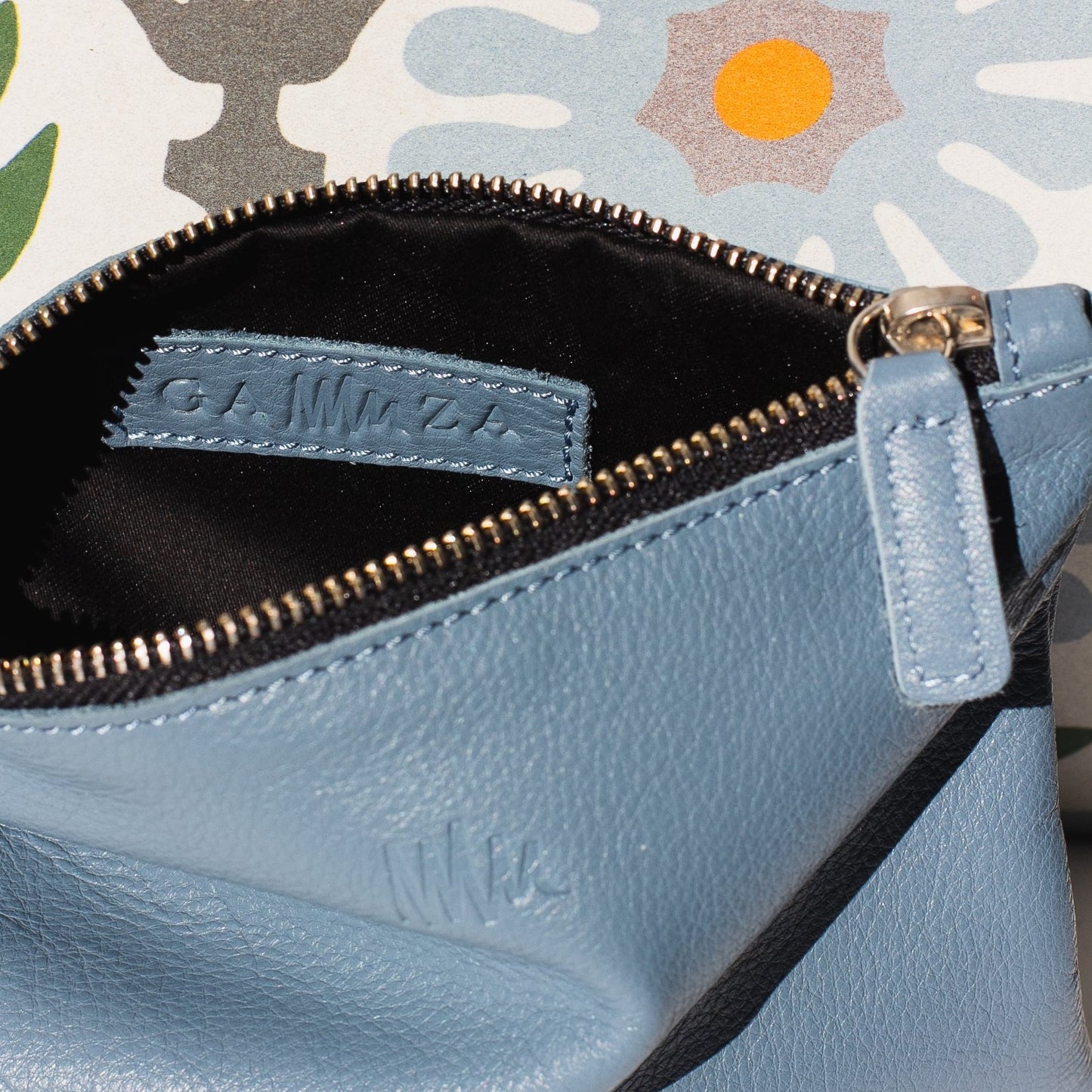 Cartera de cuero azul empolvado