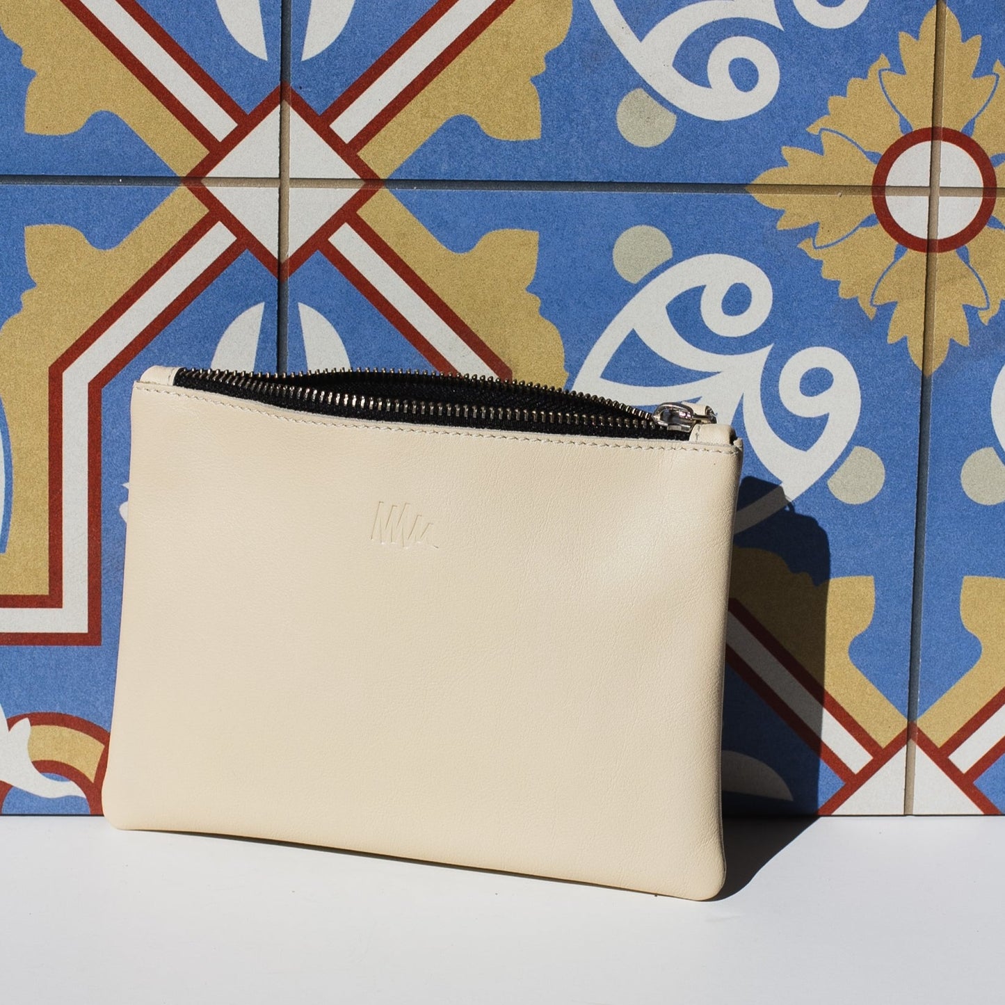 cartera de cuero color blanco