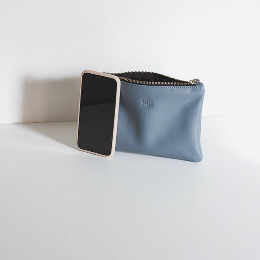 Cartera de cuero azul empolvado