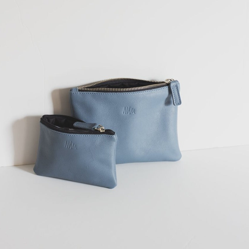 Cartera de cuero azul empolvado