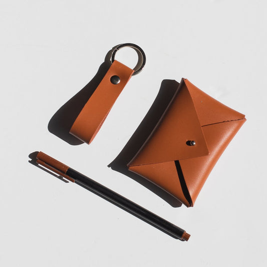 Pack sobre y llavero camel