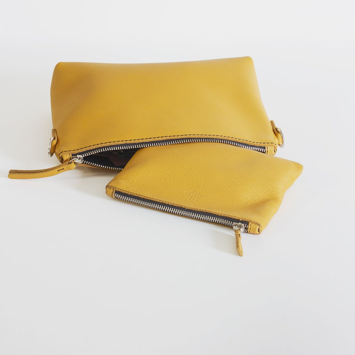 Cartera de cuero amarilla