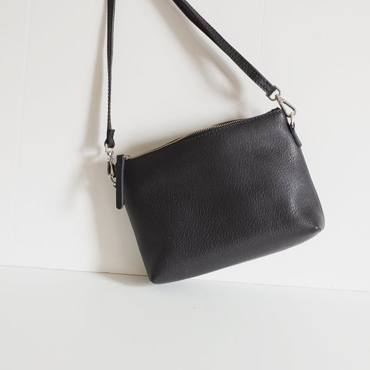 Pouch con asas de cuero negro
