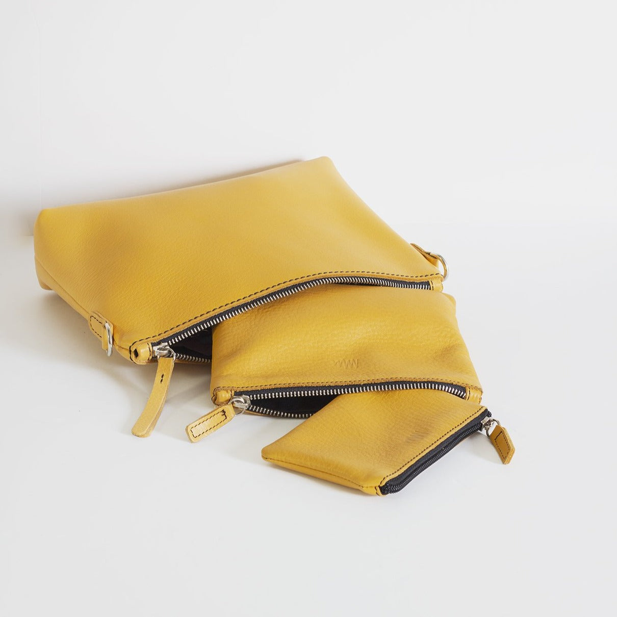 Cartera de cuero amarilla